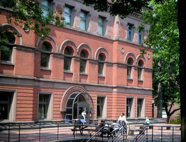 9 Creepy College Libraries With Stories That Will Completely Freak You