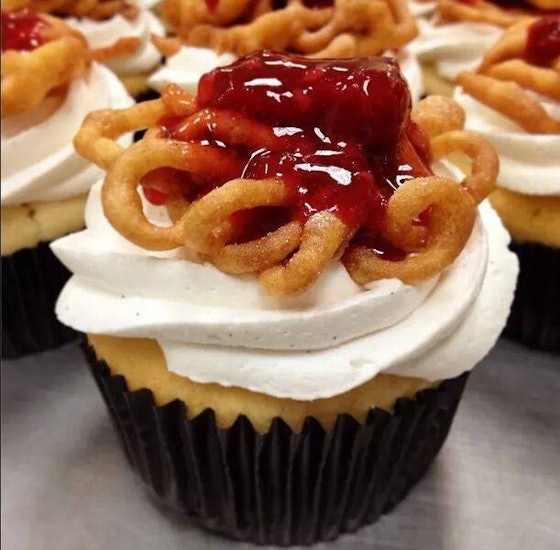 Funnel Cake Cupcakes Exist at My Delight Cupcakery, So I'm Heading to ...