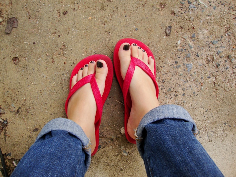 Effects Of Wearing Flip Flops That Scientifically Prove You Should 6102