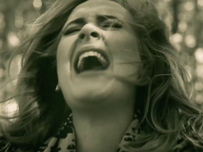 Adele's Flip Phone In The "Hello" Music Video Is Totally Justif... Adele's Flip Phone In The "Hello" Music Video Is Totally Justif...