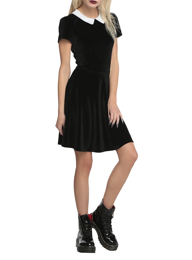 The Wednesday Addams Halloween Costume Gets A Modern Update — PHOTOS