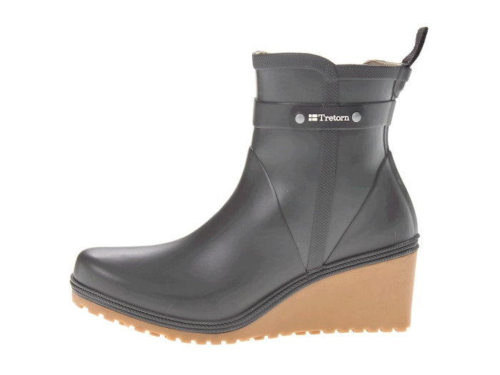 9 Heeled Rain Boots That'll Keep Your Feet Cozy, Warm, & Stylish