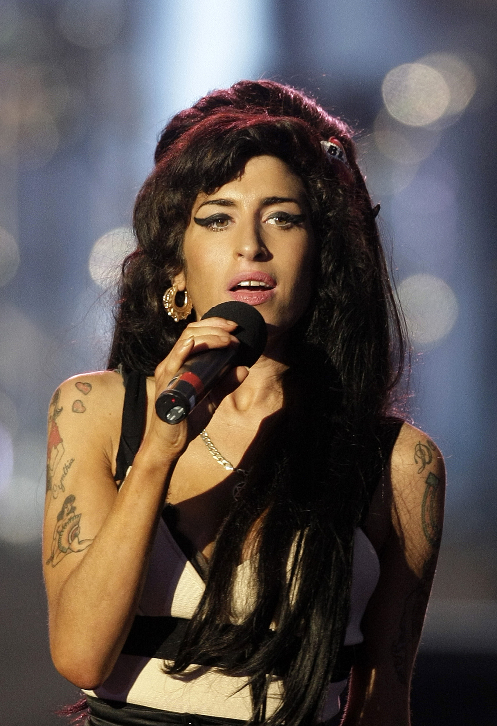 13 Amy Winehouse Songs To Listen To In Memory Of The ...