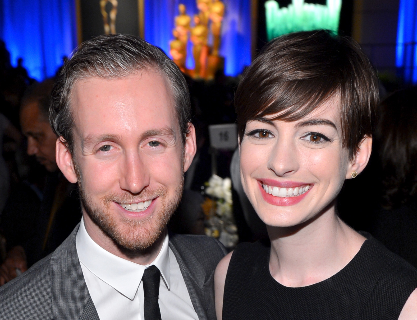 anne hathaway dating istoric)