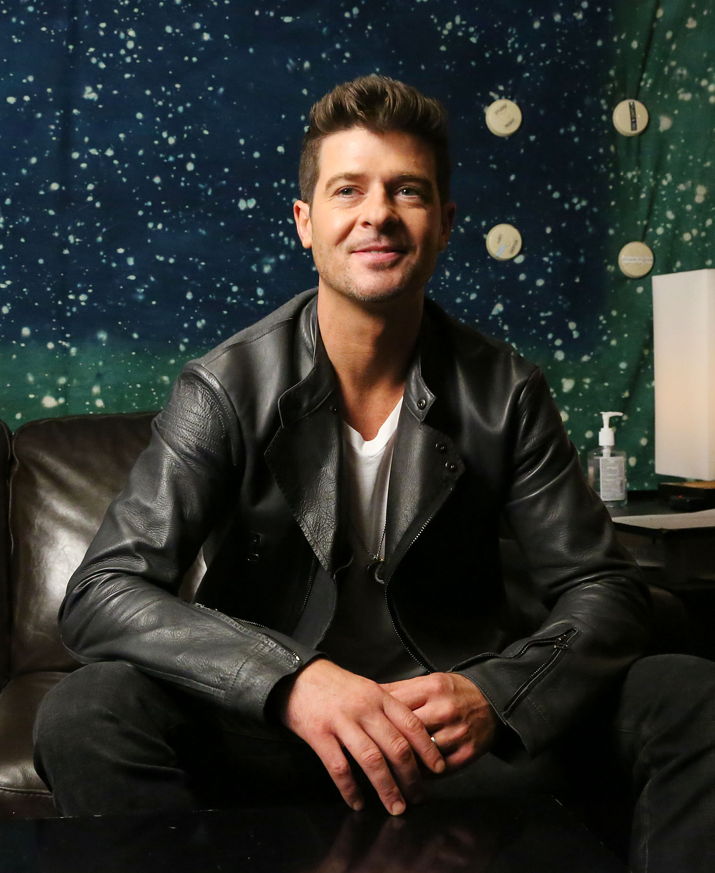 blurred lines singer robin thicke has an uh interesting past blurred lines singer robin thicke has an uh interesting past