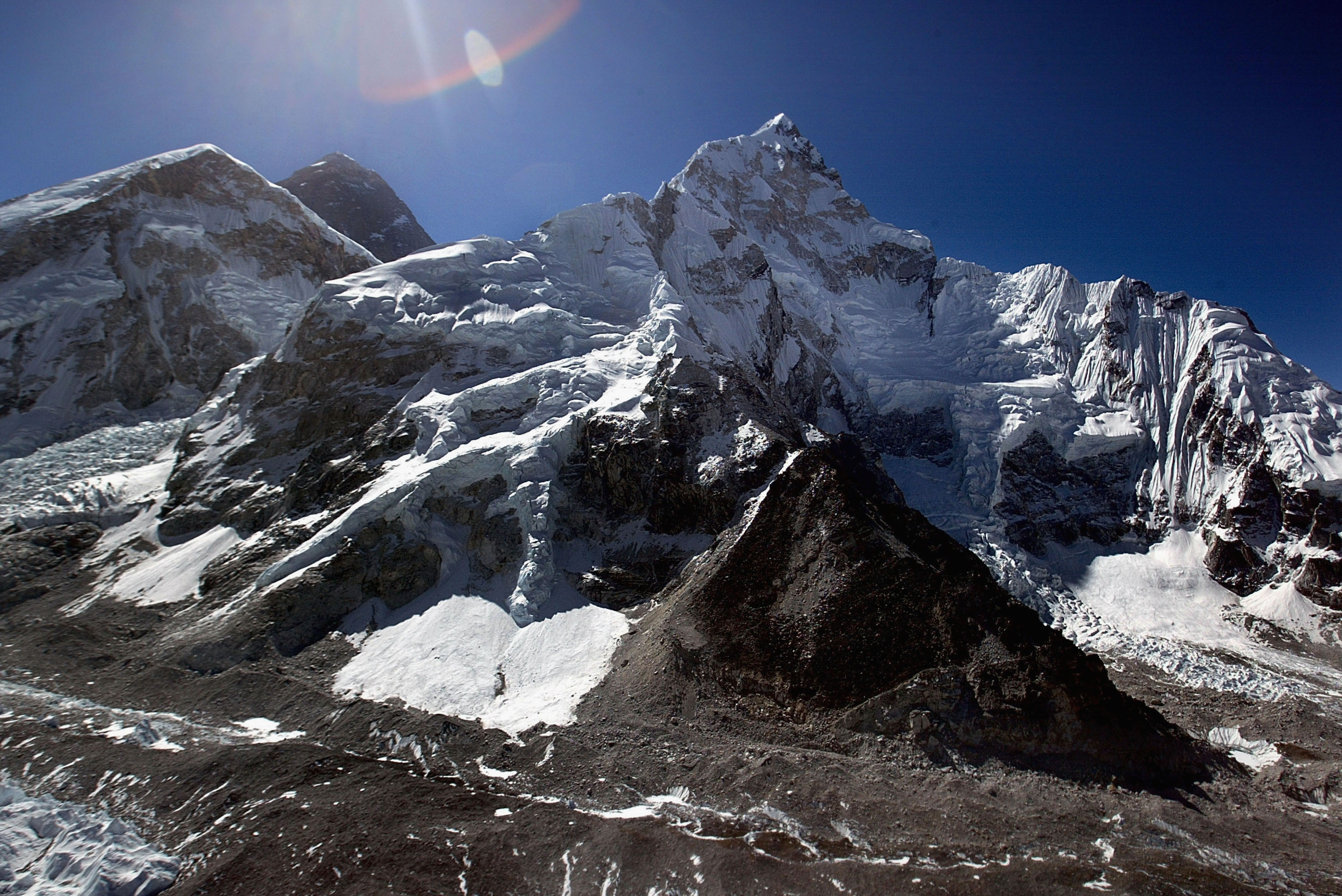 3 низких горы. Гора Эверест (Джомолунгма). Гималаи. Непал Горная вершина Джомолунгма (Эверест). Эльбрус и Эверест. Пик Эвереста.