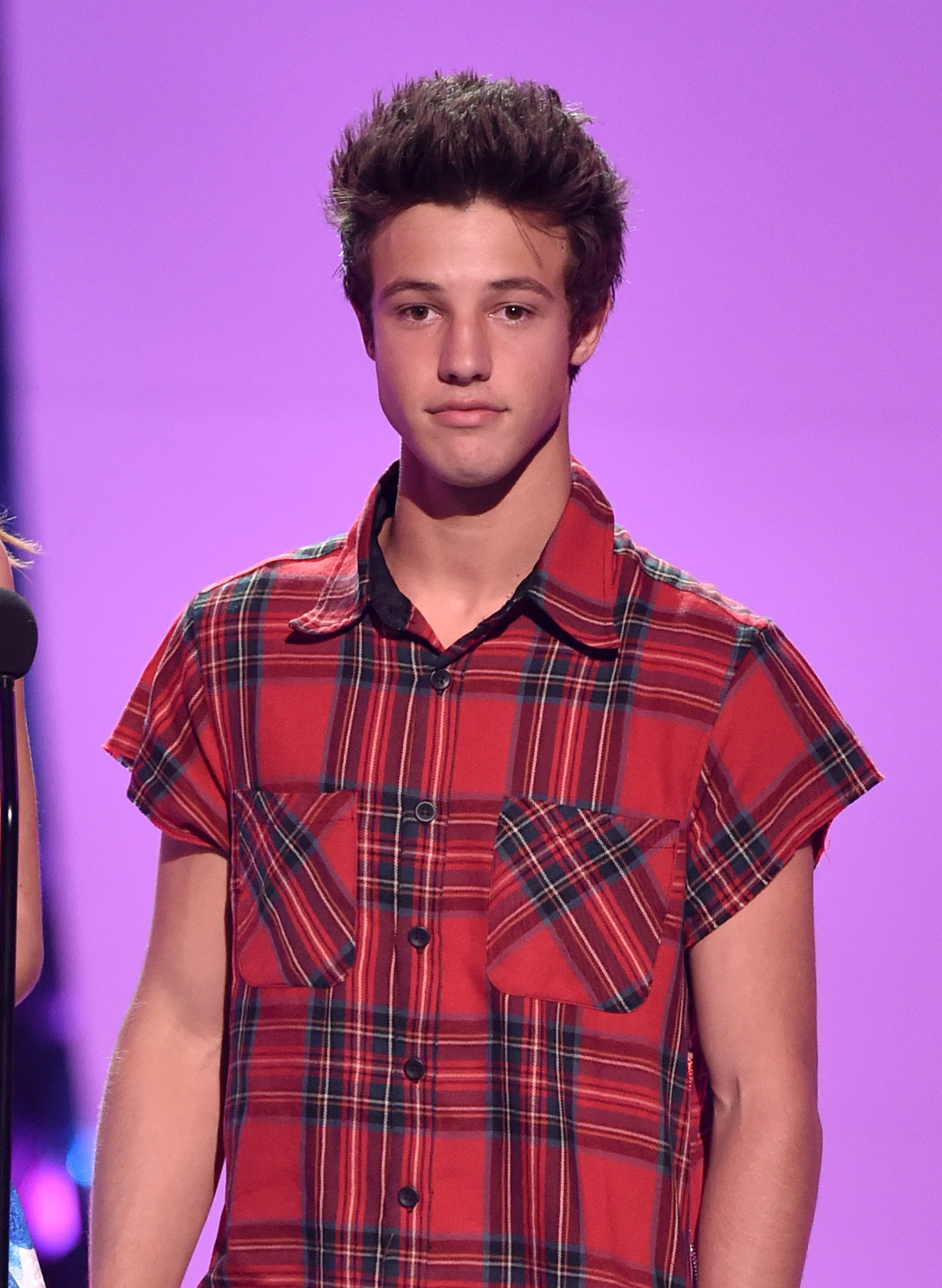 Does Cameron Dallas Have a Girlfriend? The Vine Star Is Up for Some ...