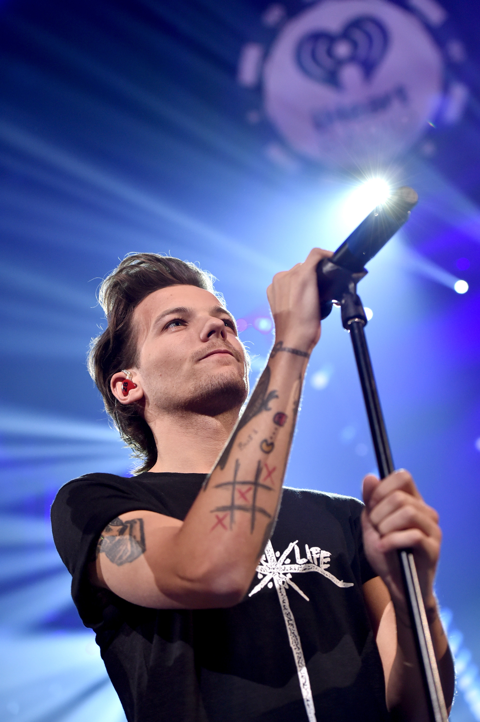 How Many Tattoos Does Louis Tomlinson Have? A Whole Lot, So Let's Break  Down 6 of the Biggies