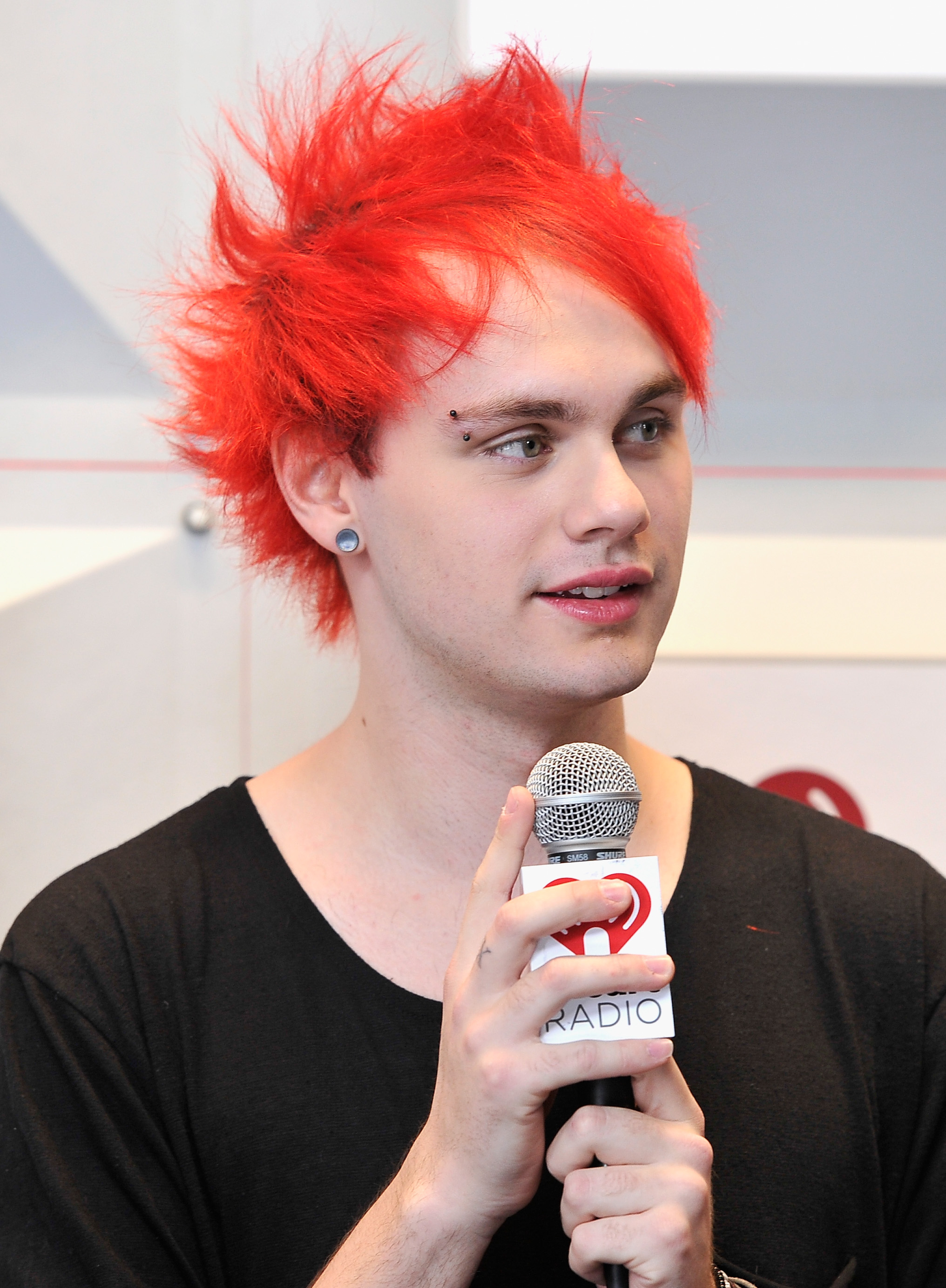 Is Michael Clifford Single? 5SOS’ Guitarist Has Some ...