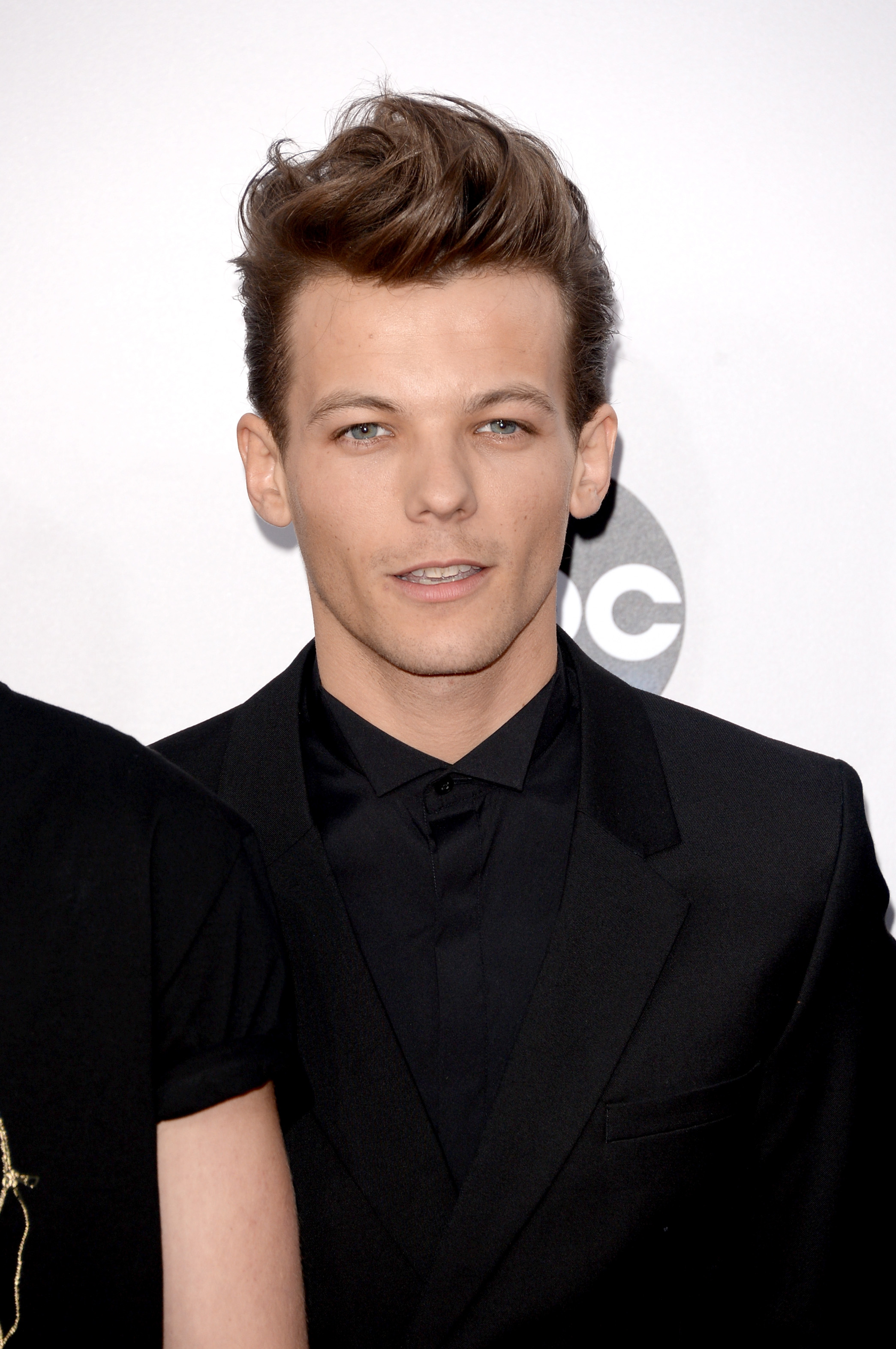 Louis Tomlinson To Focus On Record Label | Music News - CONVERSATIONS ABOUT  HER