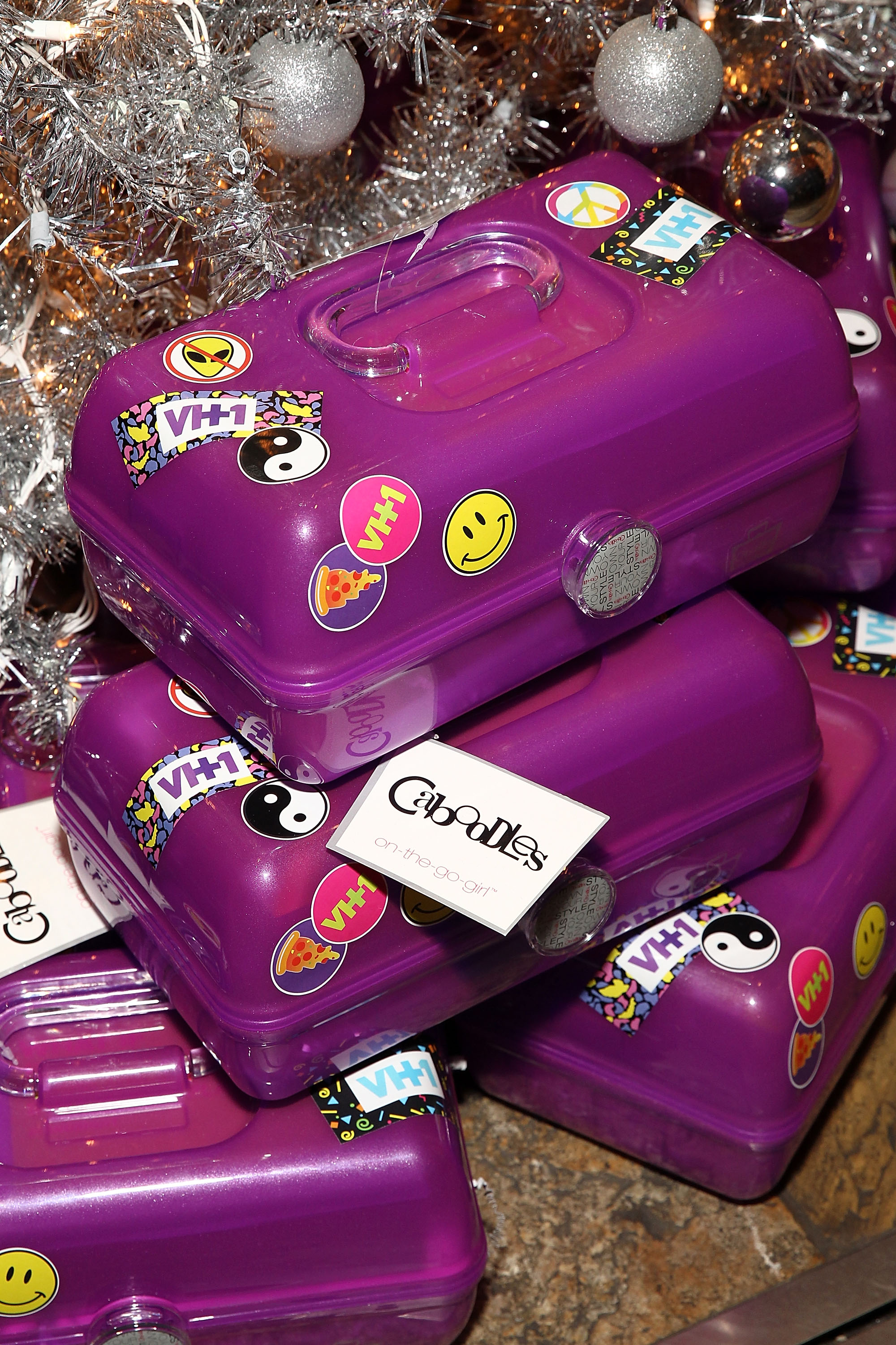 17 Things All '90s Kids Stored In Their Caboodles, Because You Could Never  Have Too Many Flavors Of Lip Smackers