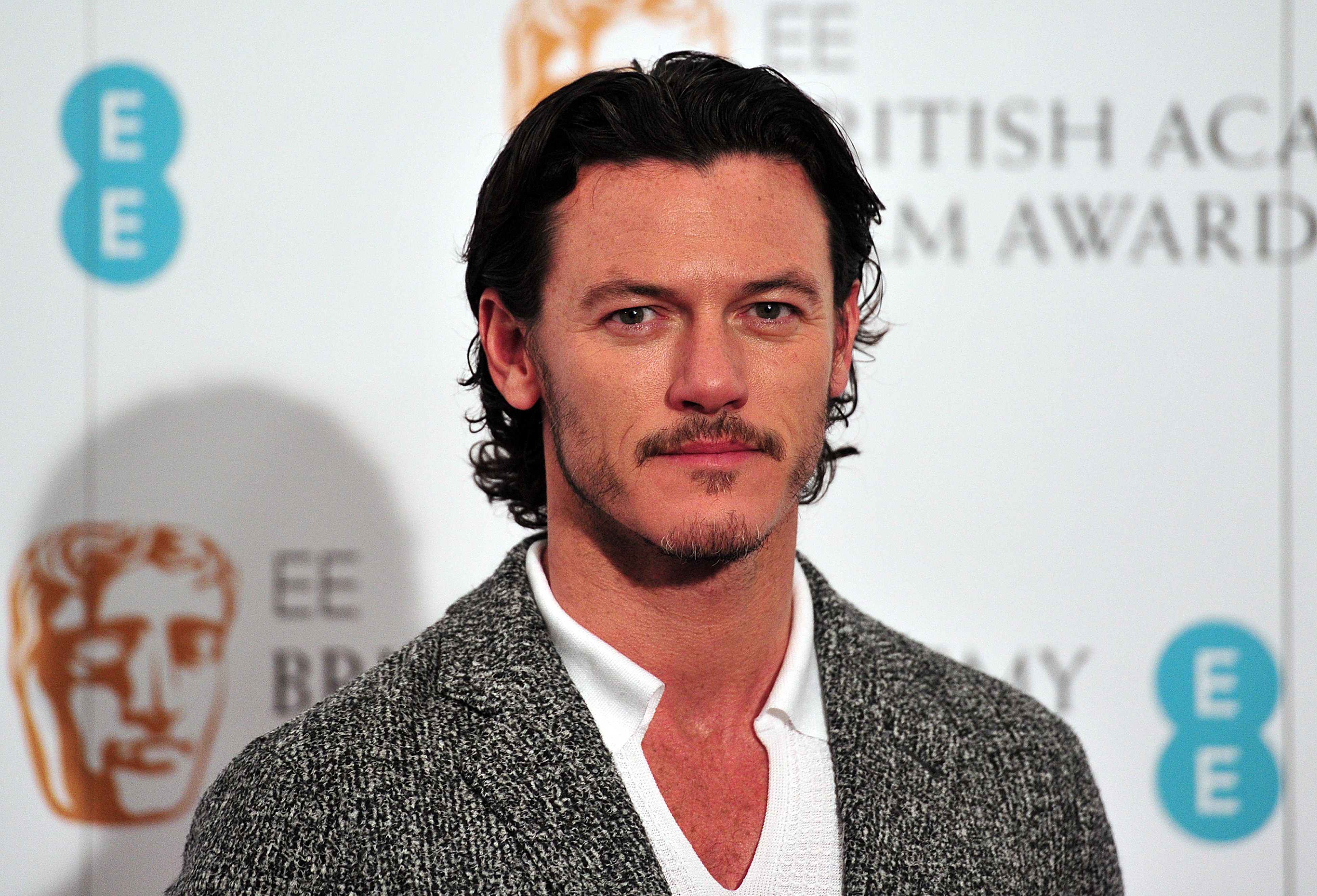 Luke Evans Is Gaston In Beauty And The Beast Heres 5