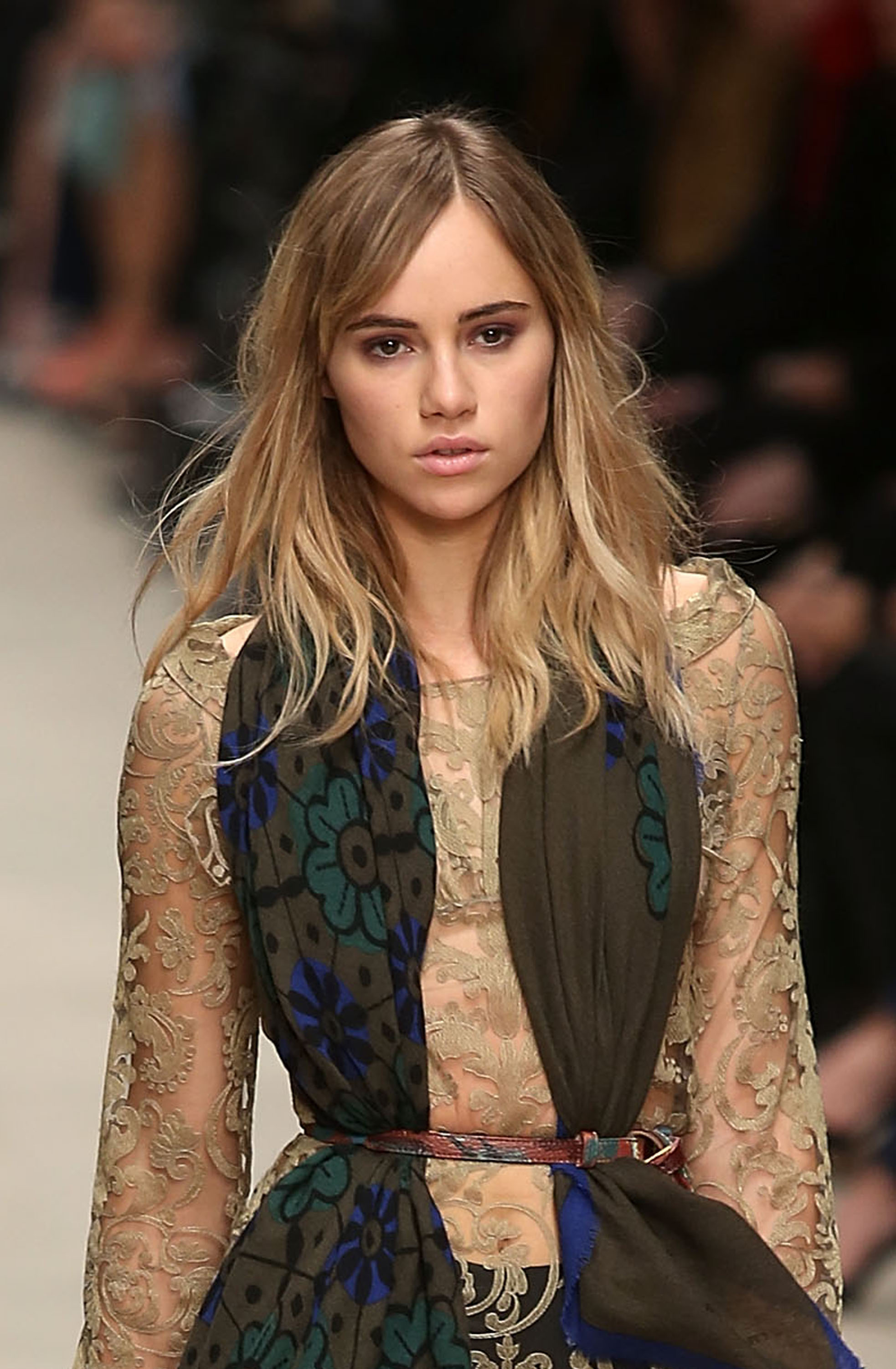 Suki Waterhouse is a Star to Watch, and These Five Looks Will Show You Why1966 x 3000