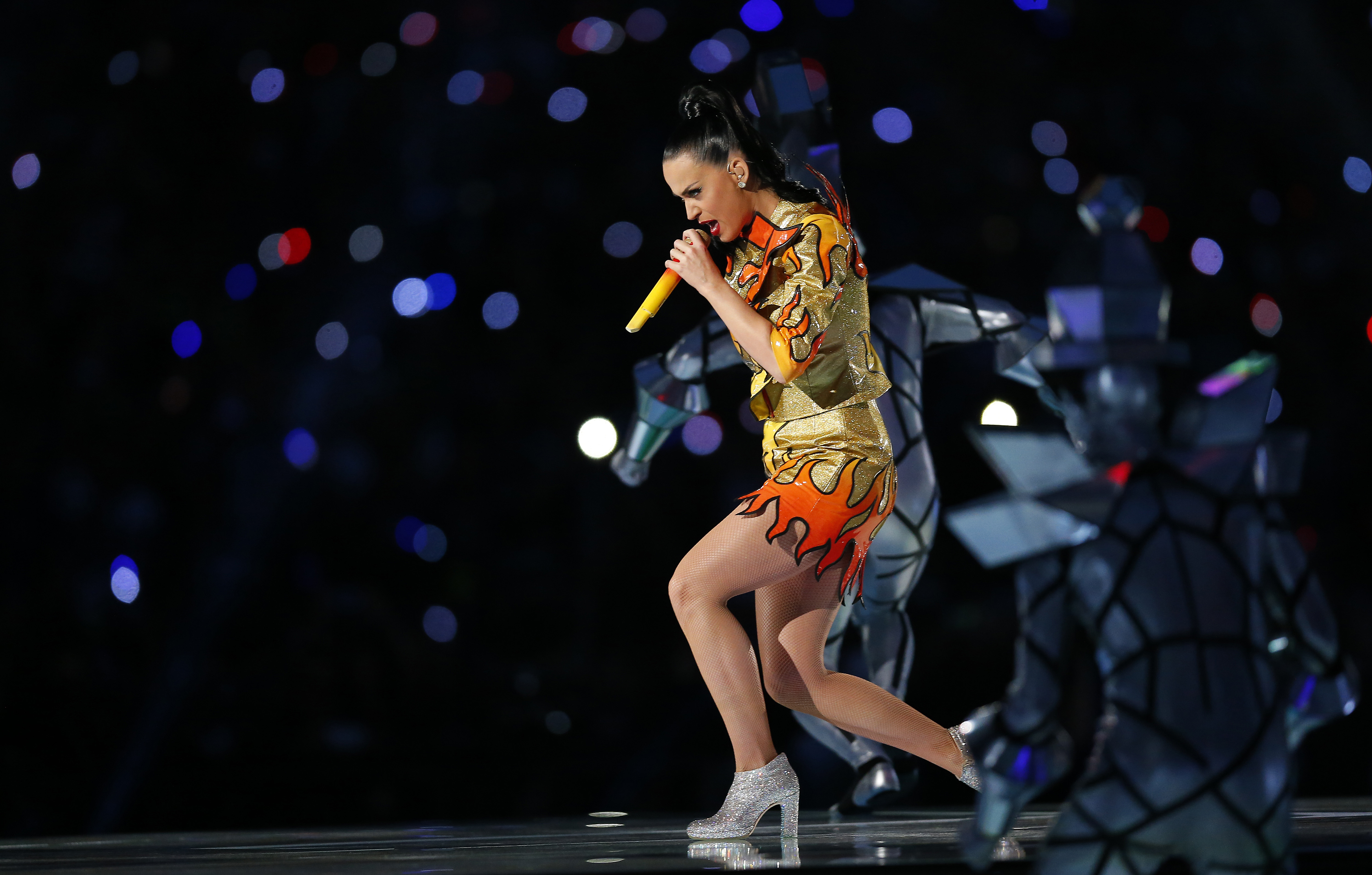 Katy Perry S 2015 Super Bowl Outfits Were Insane In All The Right Ways Photos