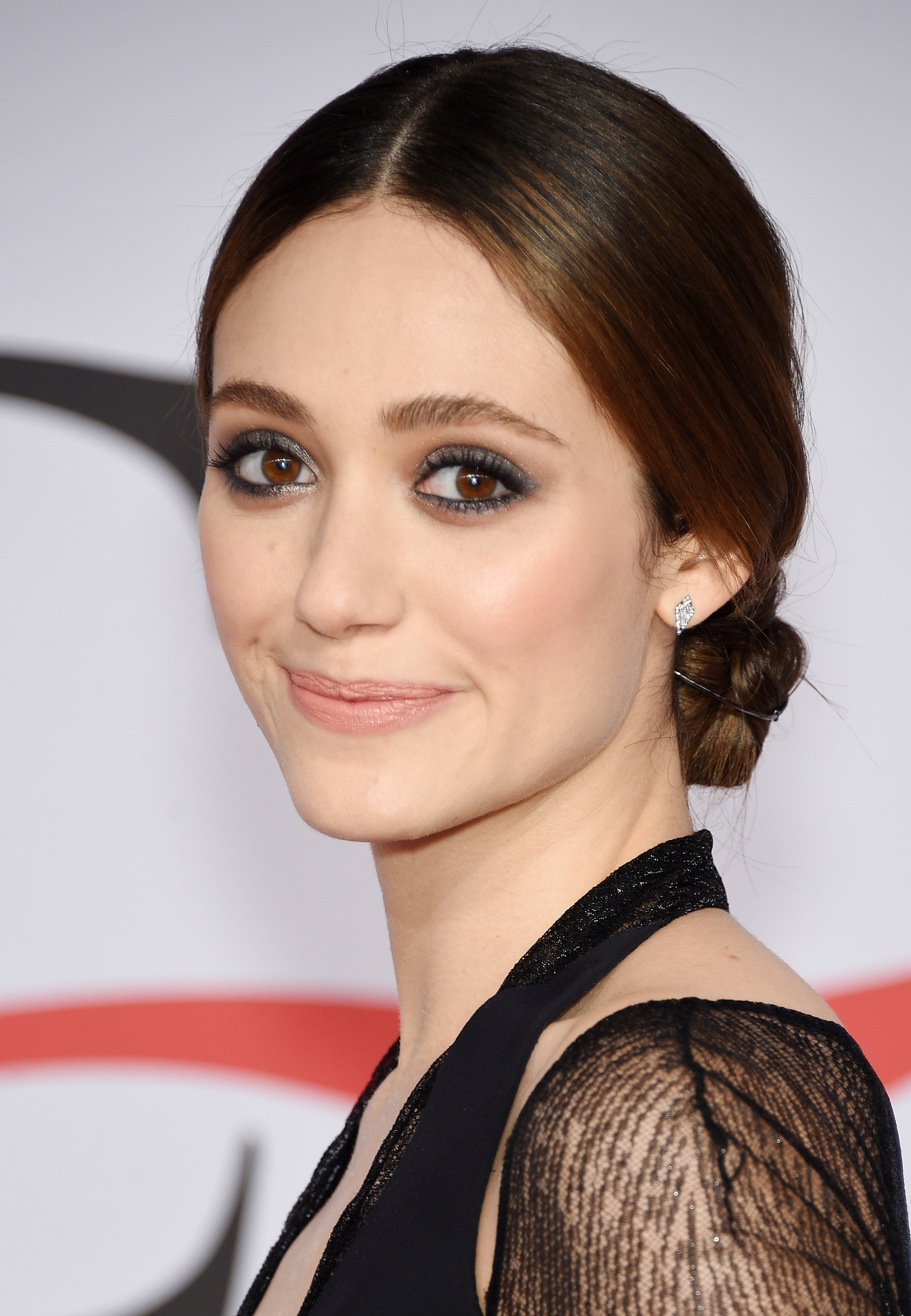 Emmy Rossum At The 2015 Cfda Awards Pulls Off Vampire Chic Perfectly 