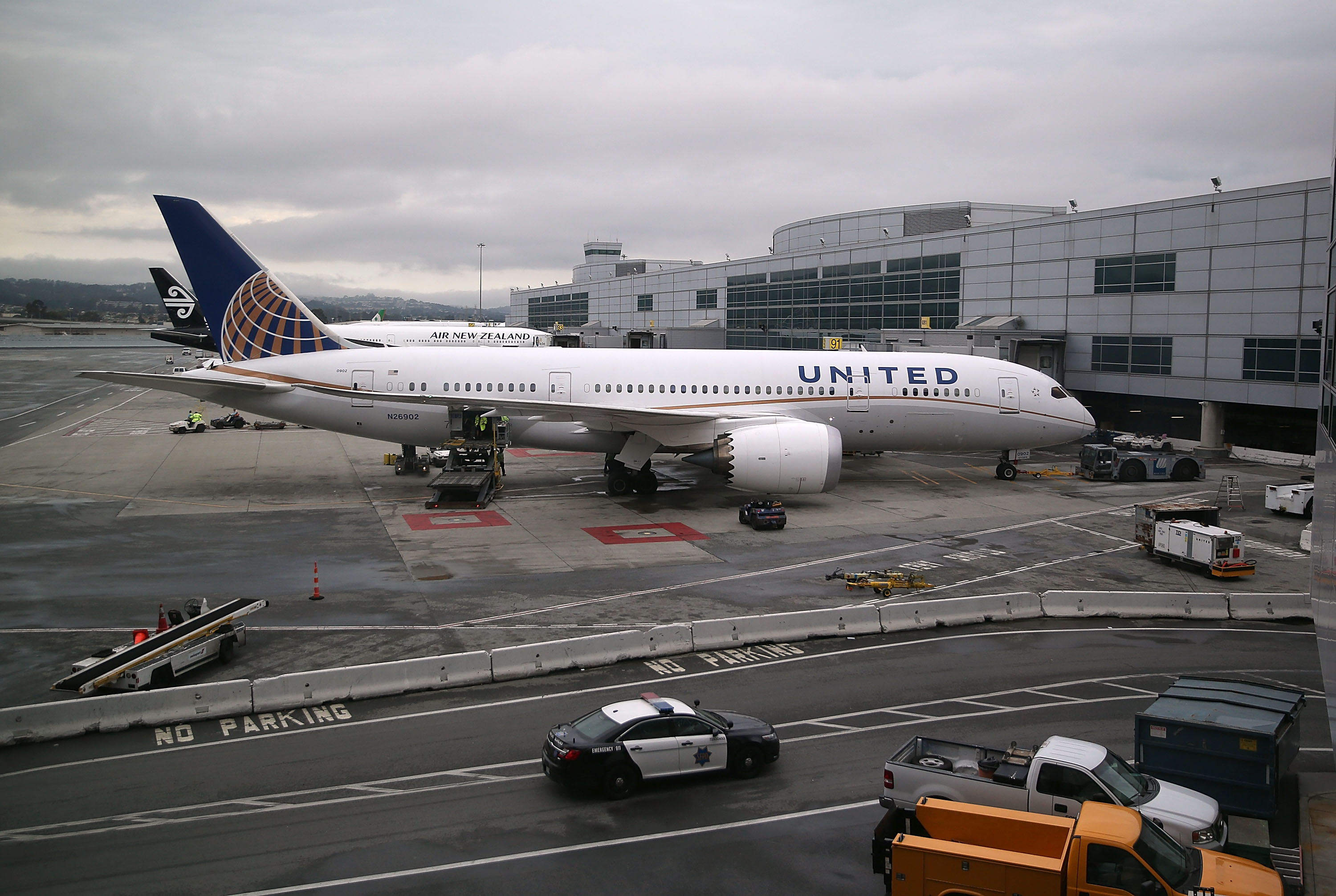 All United Airlines Flights Are Grounded, For Now — Here's What To Do