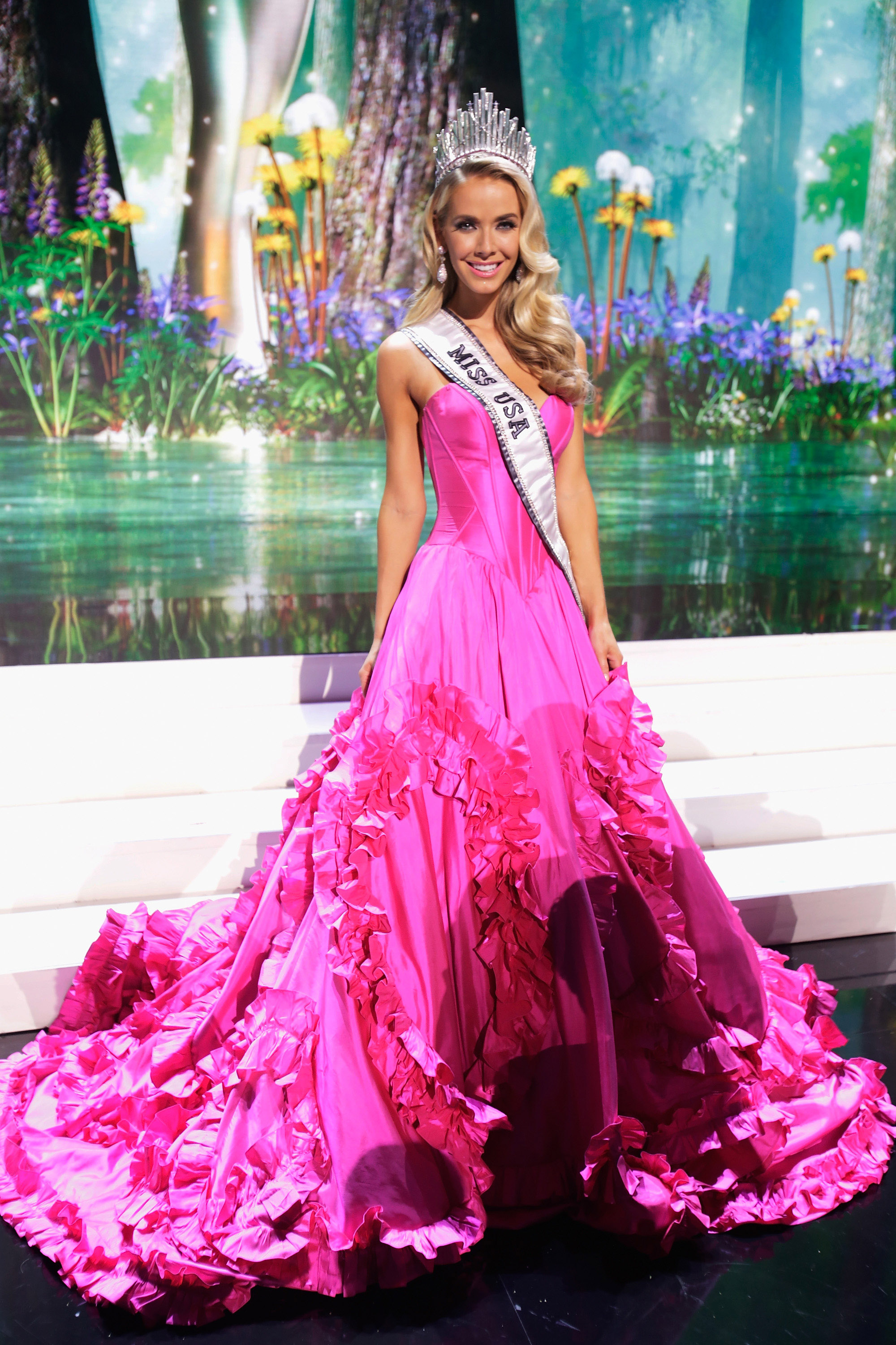 Miss Oklahoma Olivia Jordan Wins Miss Usa 2015 And She S Giving Off Major Princess Vibes