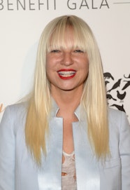 Sia Asks Fans To Destroy Dry Cleaner s Reputation In Extremely Childish Sia Asks Fans To Destroy Dry Cleaner s Reputation In Extremely Childish