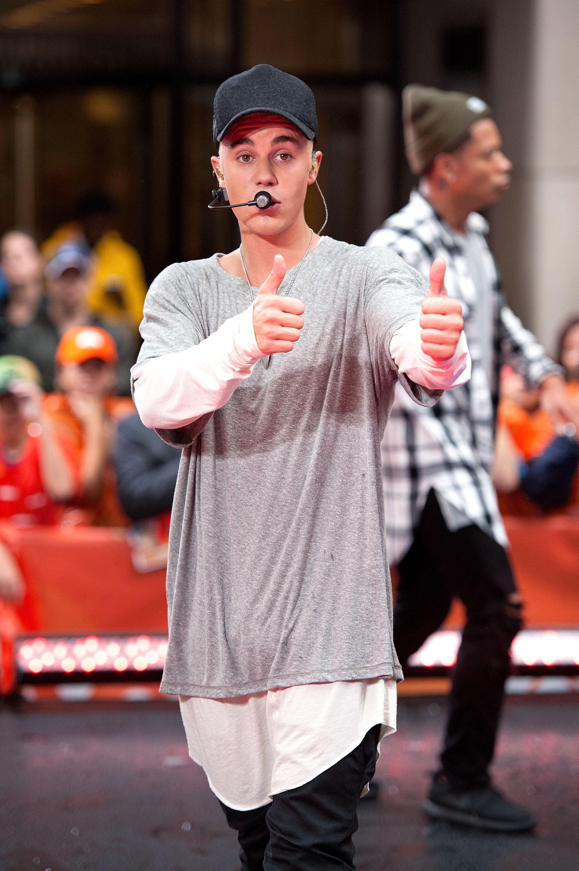 Justin Bieber Opens Think It Up Telecast With "What Do You Mean