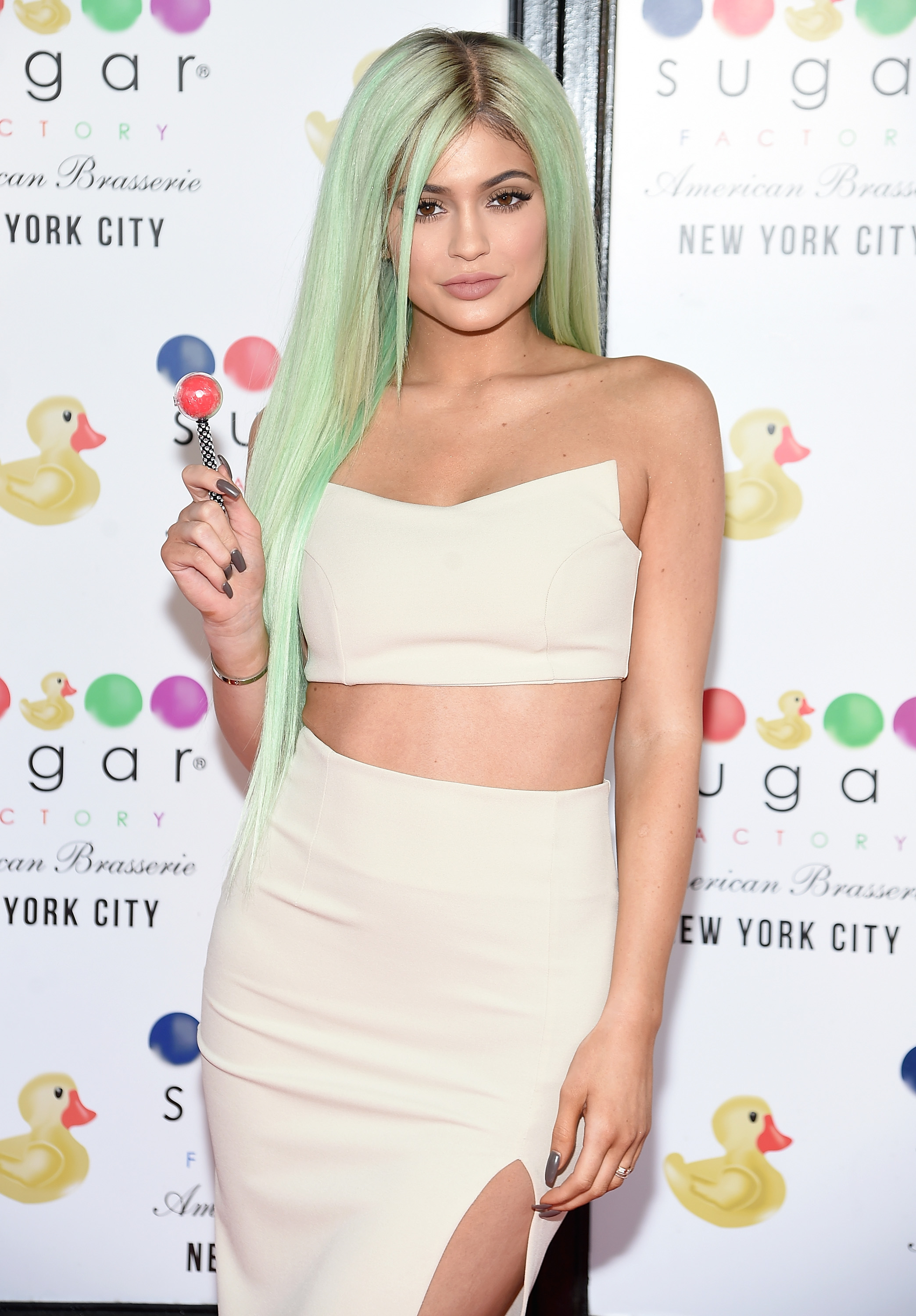 8 Things Kylie Jenners Green Hair Totally Looks Like PHOTOS