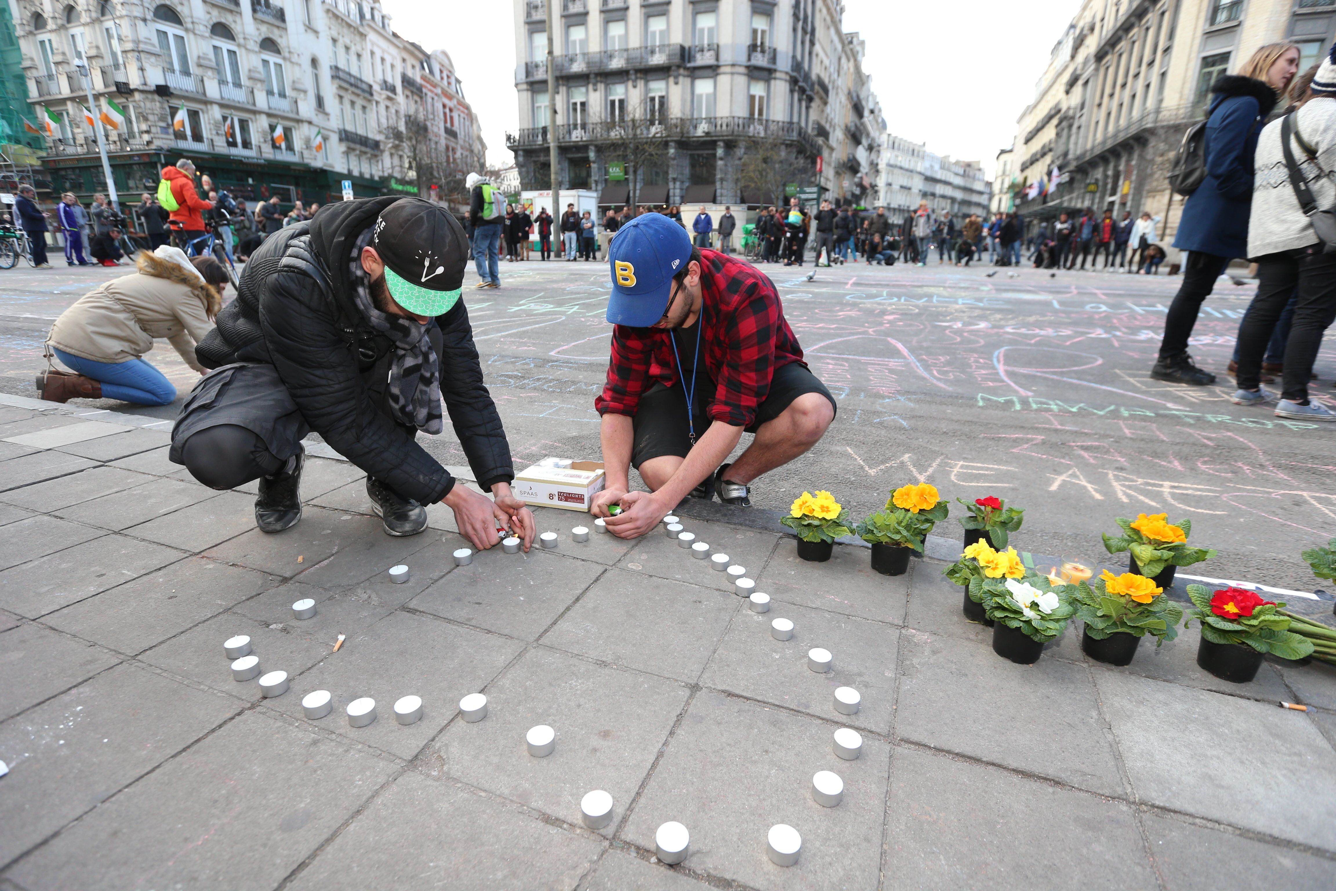 Теракт в бельгии. Brussel Attack. Leo ... (Leave) to Brussels on Tuesday.. Solidarity photo.