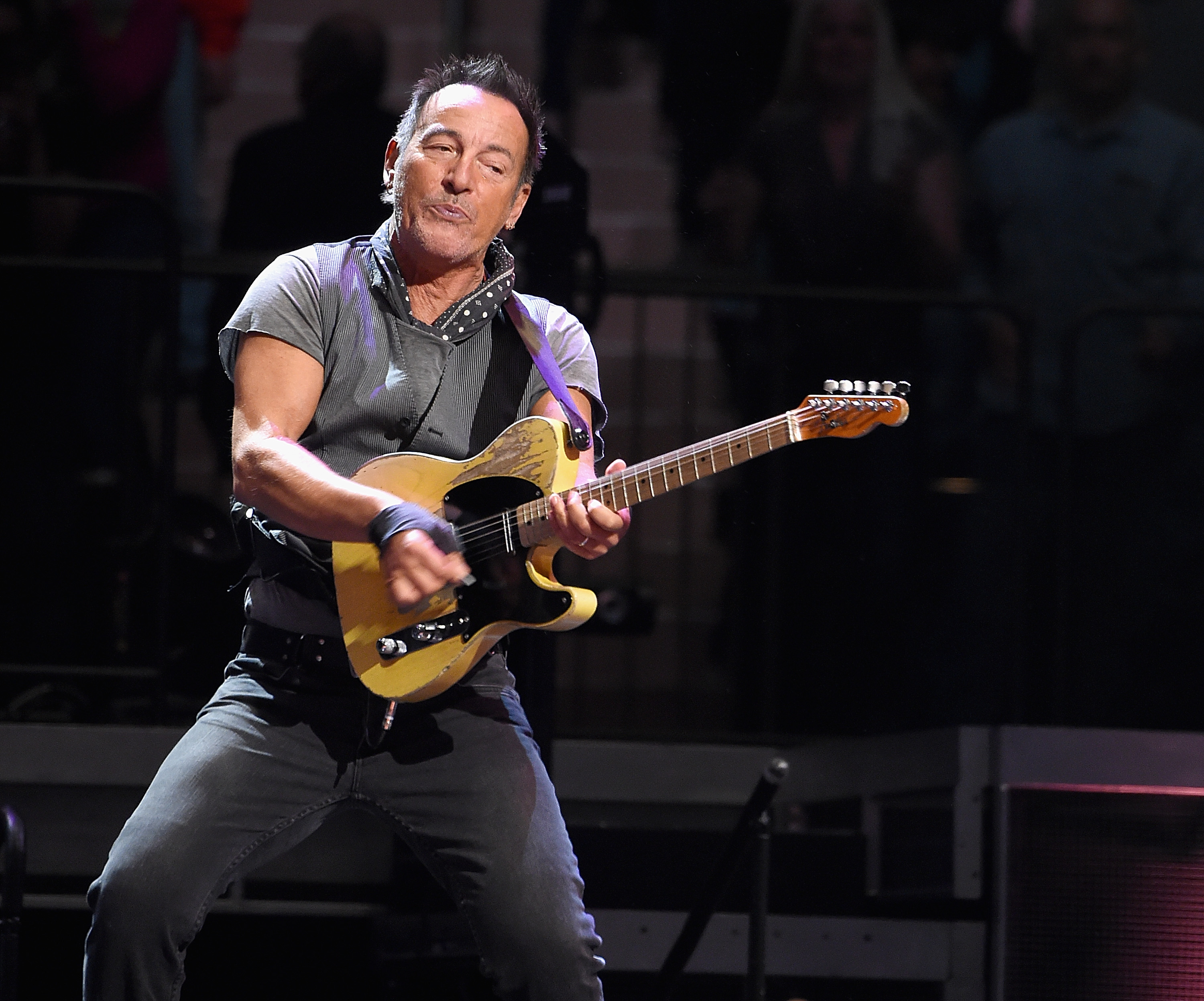 Bruce springsteen. Брюс Спрингстин. Брюс Спрингстин ЛГБТ. Брюс Спрингстин рост. Брюс Спрингстин певец.