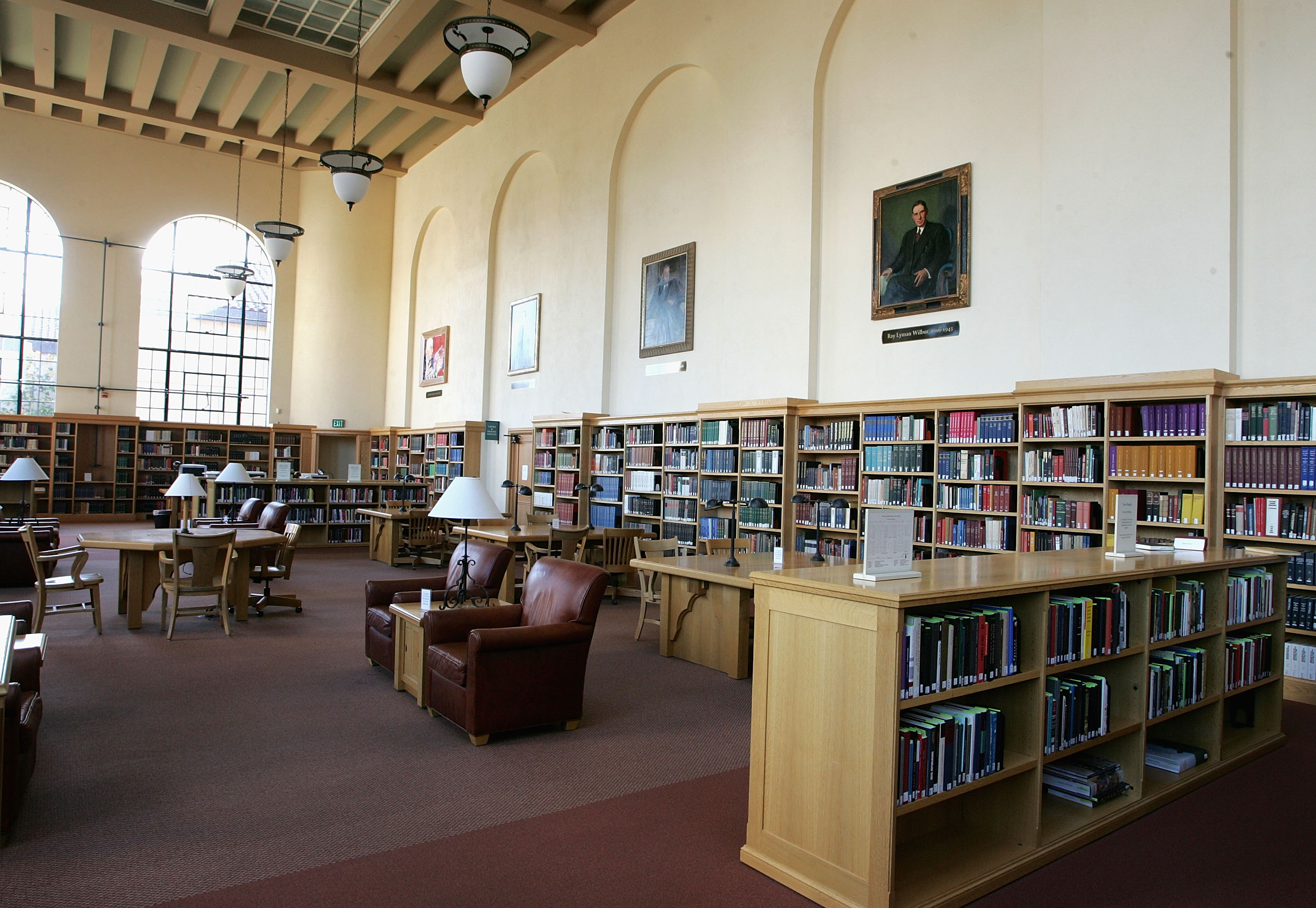Сайт библиотека университета. Стэнфордский университет библиотека. Стэнфорд университет внутри. Стэнфордский университет внутри библиотека. Эдинбургский университет библиотека.