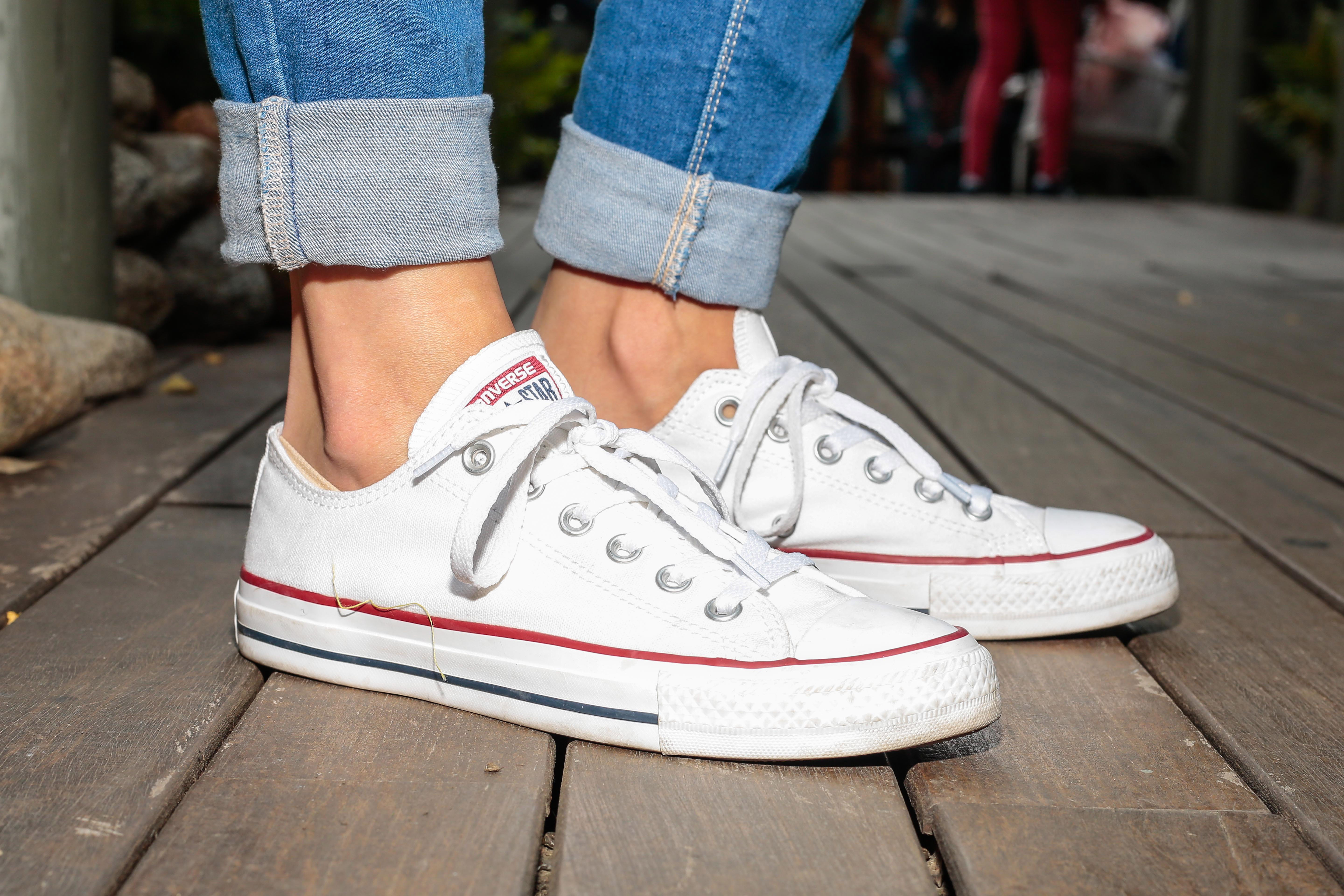 white converse on feet Online Shopping 