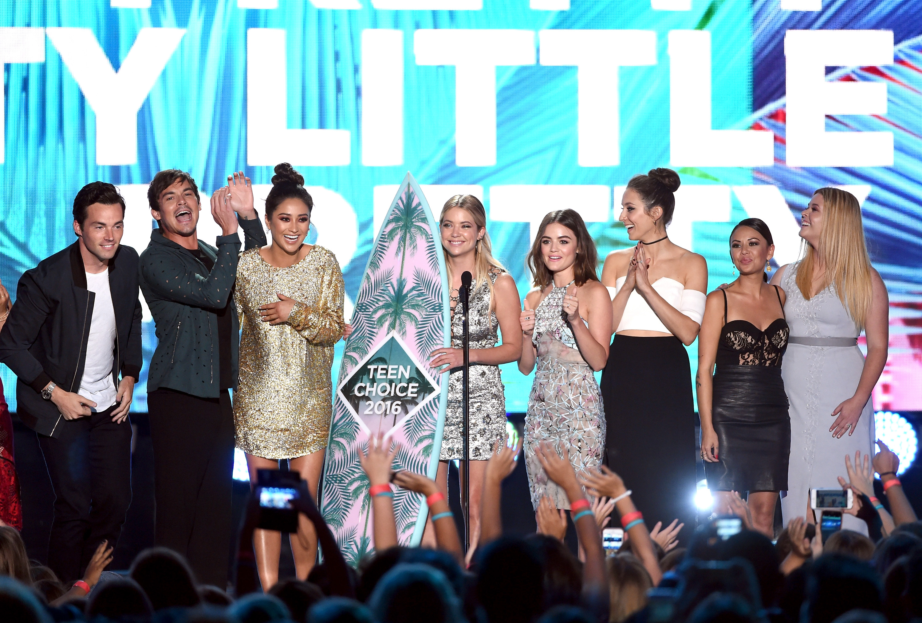 Pretty Little Liars' Wins 6 Teen Choice Awards & Every Single One Is  Totally Deserved