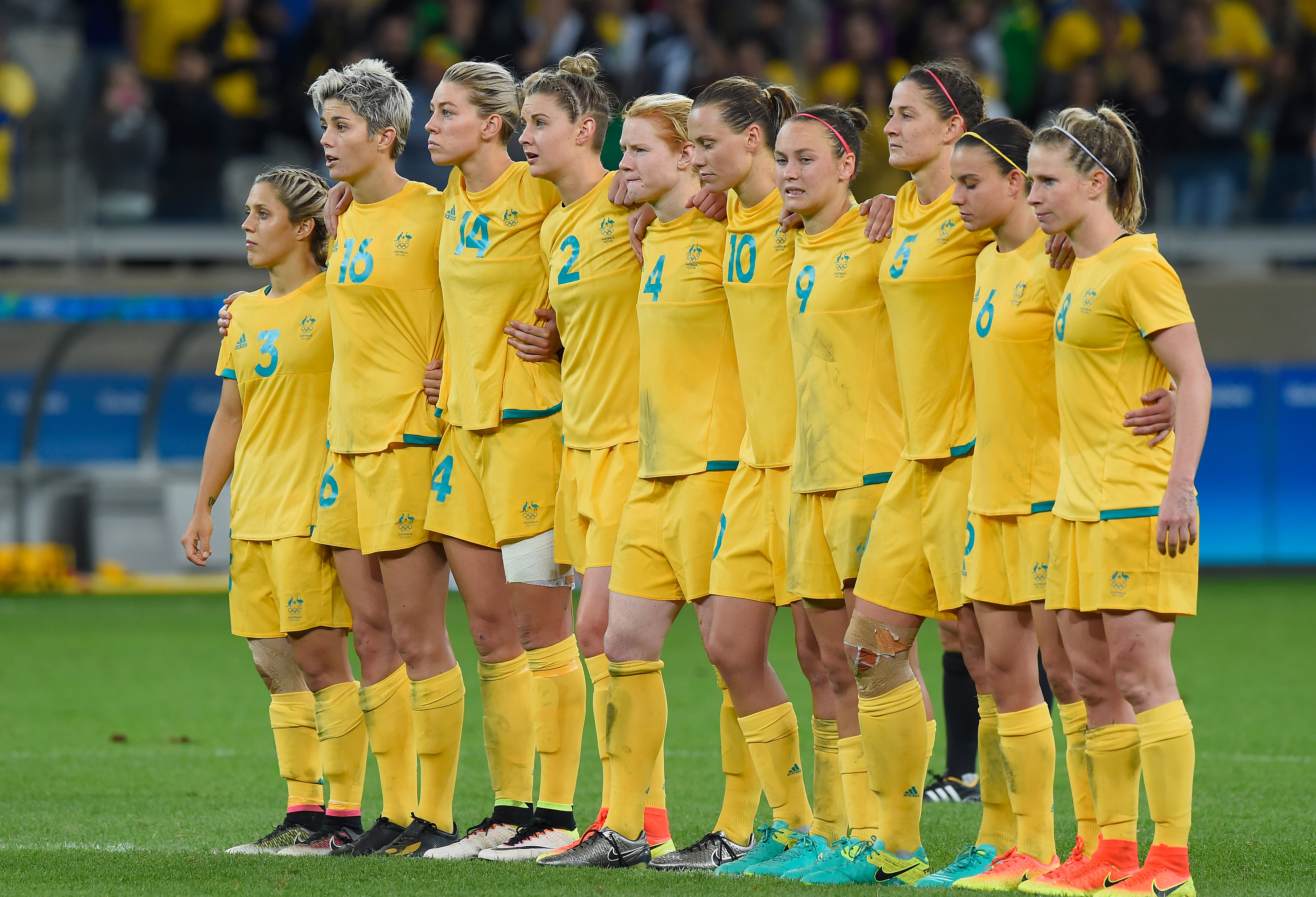 This Clip Of The Australian Women's Soccer Team & Water Proves Olympians Are Just Like Us — VIDEO