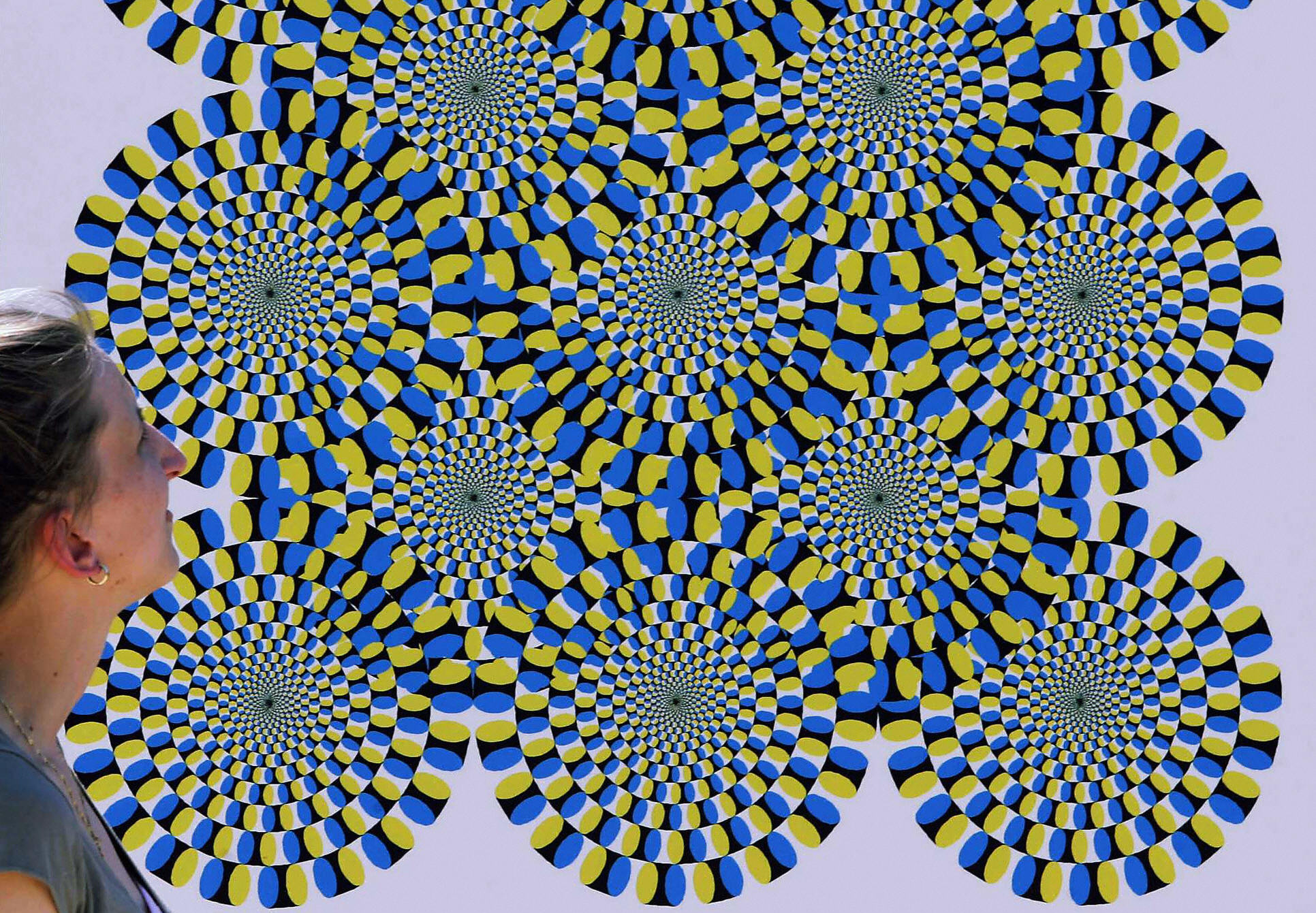 Глаз смотрит мозг видит. Зрительные иллюзии. Визуальные иллюзии. Искусственные оптические иллюзии. Необычные иллюзии.