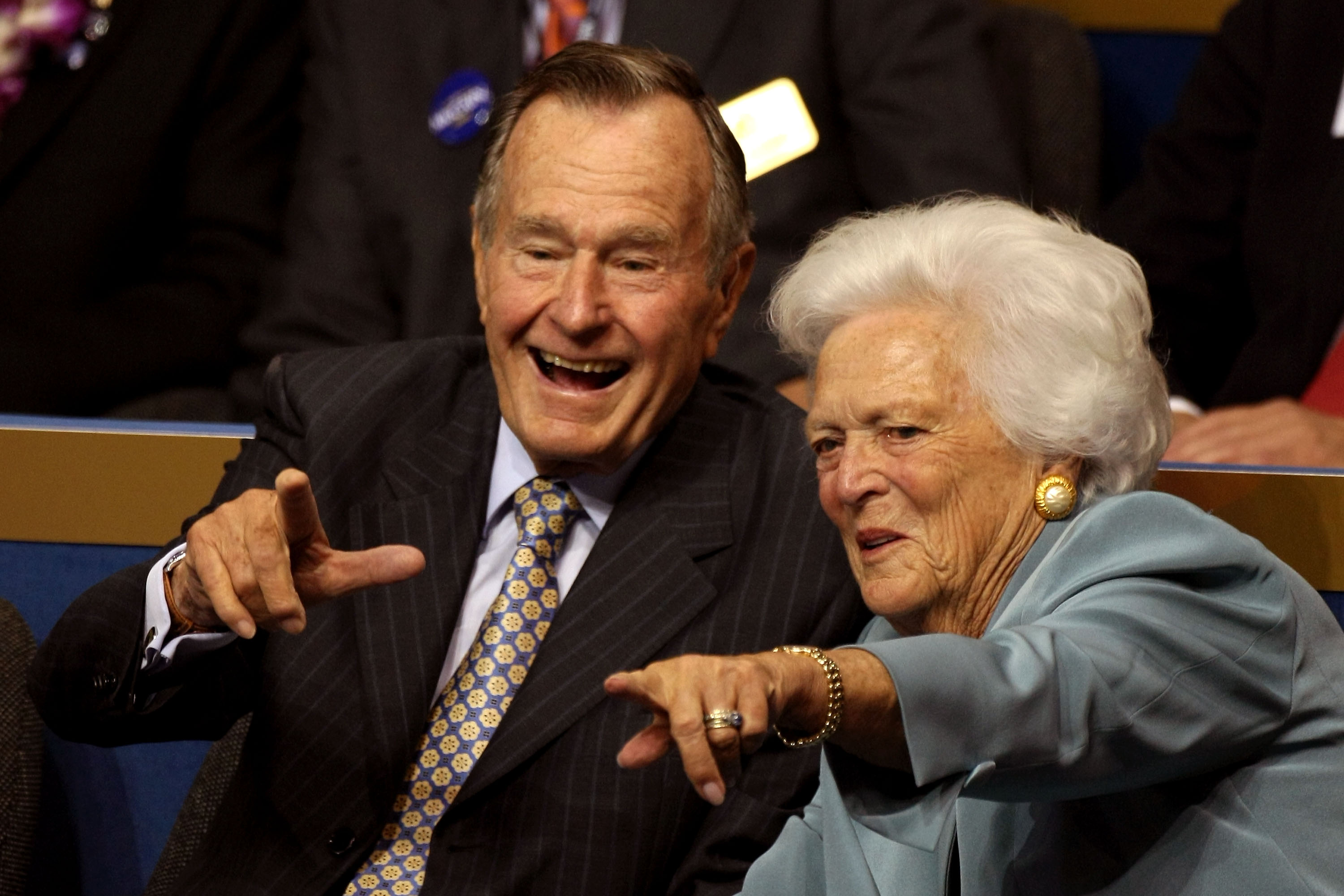 Жена джорджа буша старшего. Джордж Буш старший. Барбара Буш и Джордж Буш. Барбара Джордж Буш старший. Джордж Буш старший с женой.