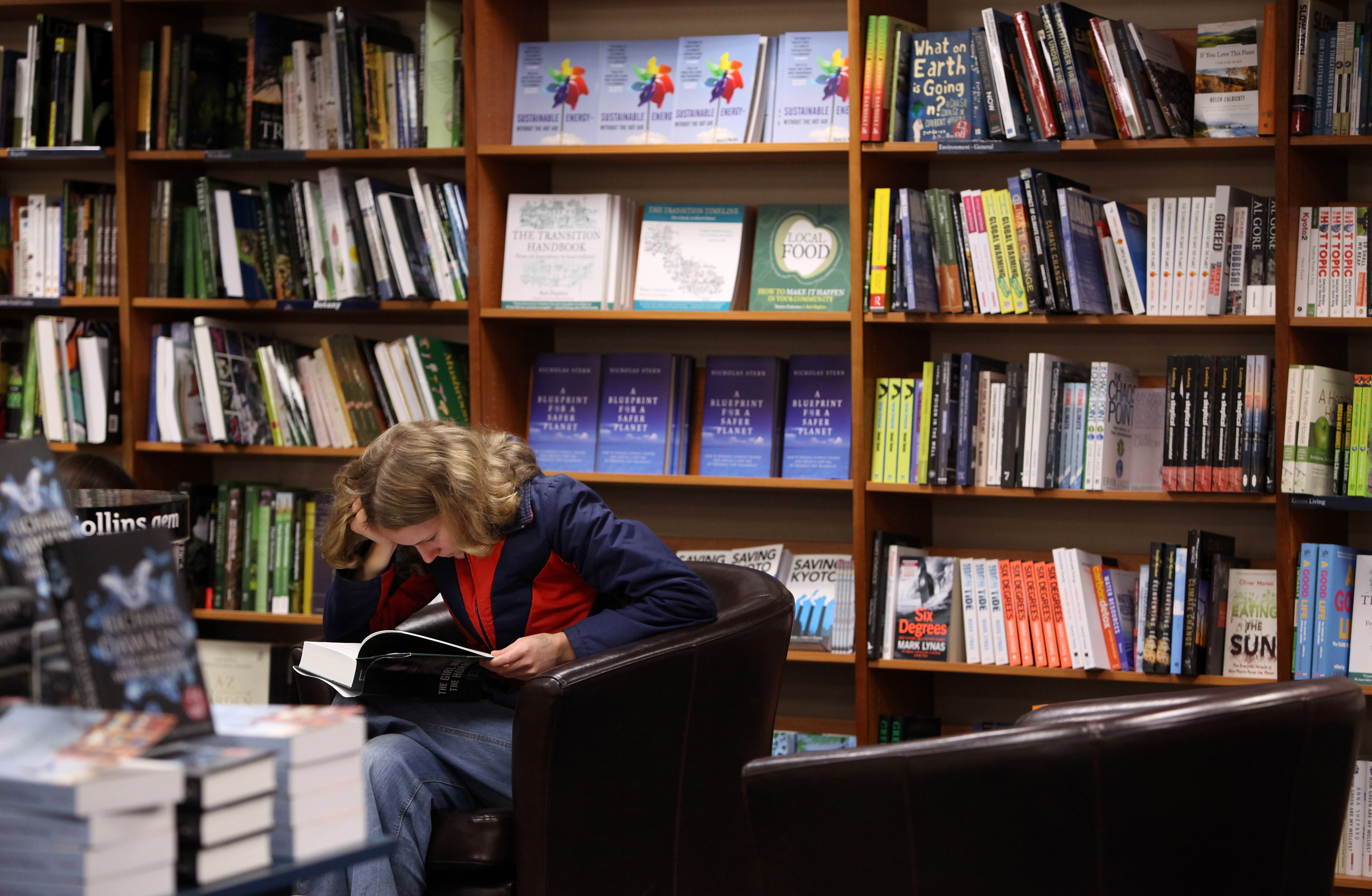 Пятьюстами книгами как правильно. Photo Oxford Blackwell's Bookshop.